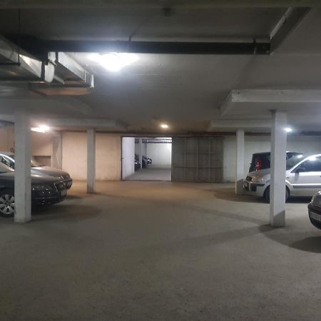 Rajiceva 5- Apartman Sa Prostranom Terasom I Garaznim Mestom Kragujevac Exteriör bild