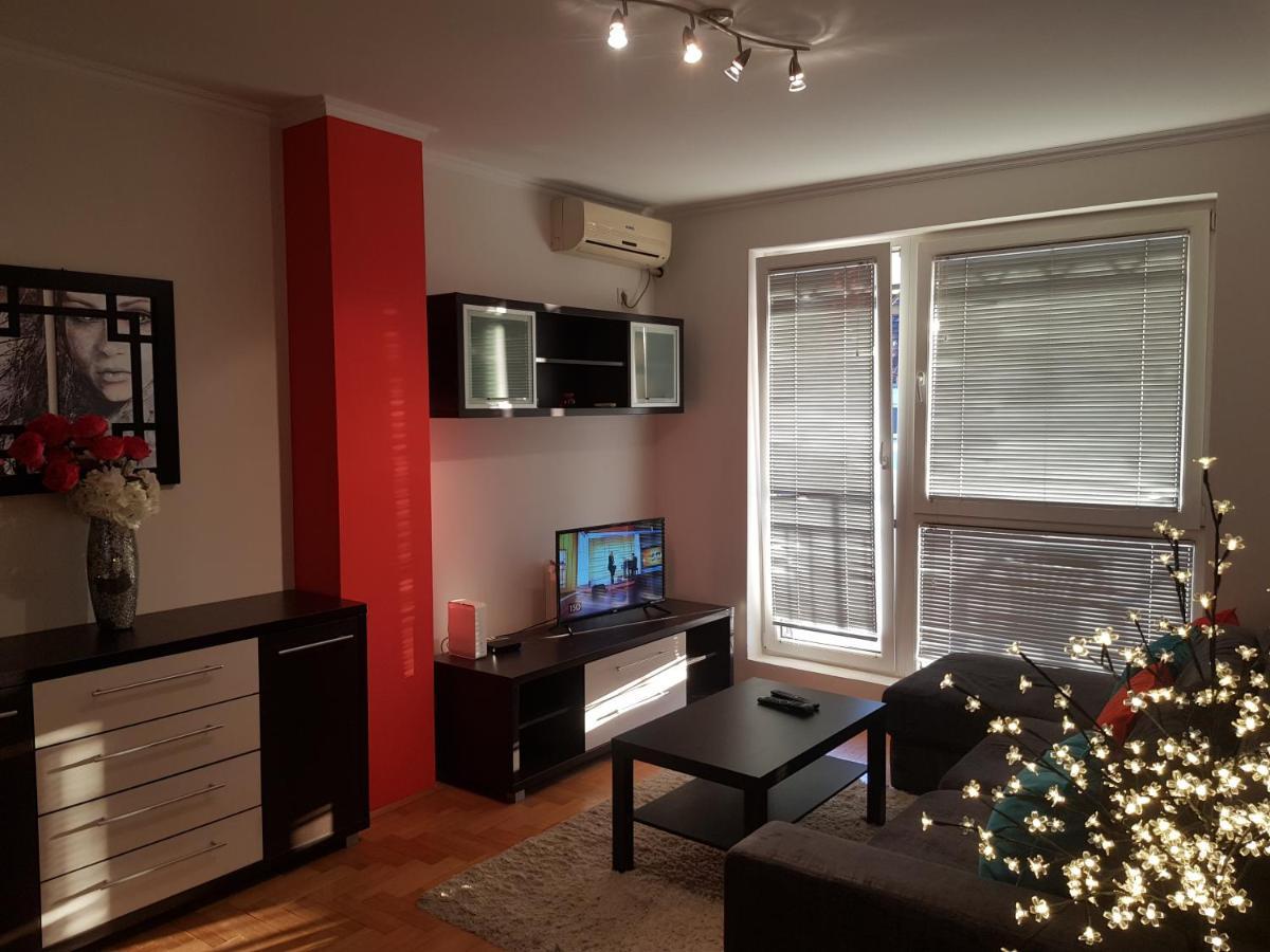 Rajiceva 5- Apartman Sa Prostranom Terasom I Garaznim Mestom Kragujevac Exteriör bild