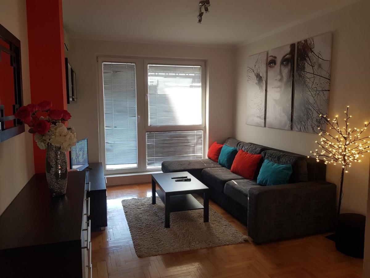 Rajiceva 5- Apartman Sa Prostranom Terasom I Garaznim Mestom Kragujevac Exteriör bild