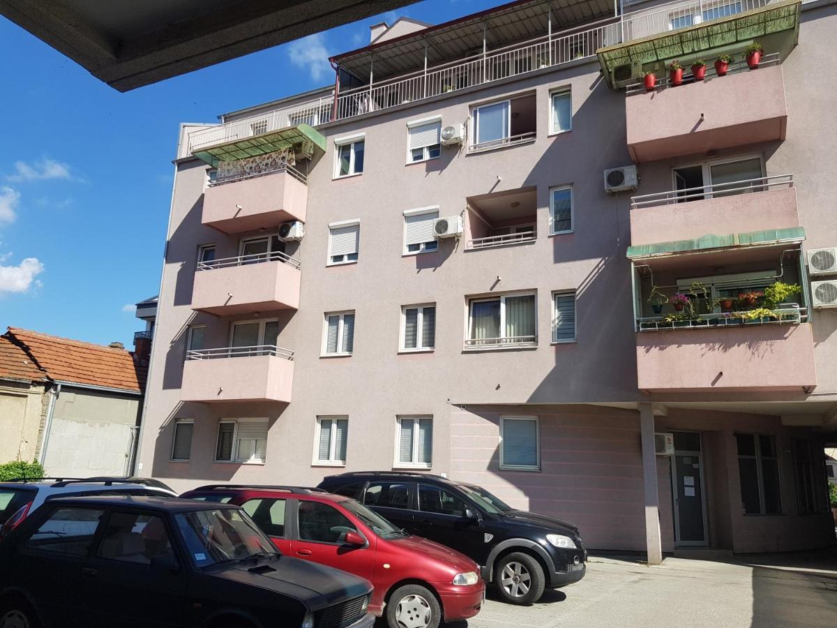 Rajiceva 5- Apartman Sa Prostranom Terasom I Garaznim Mestom Kragujevac Exteriör bild