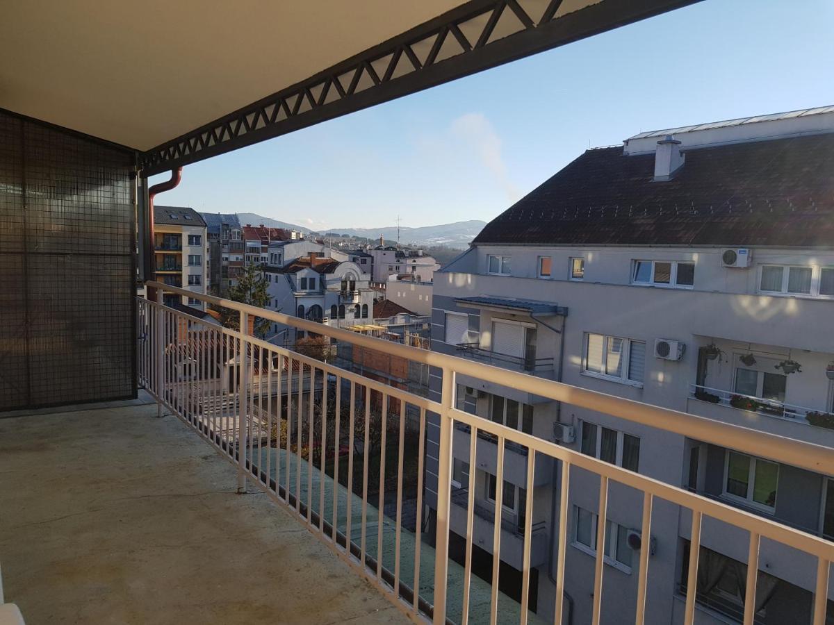 Rajiceva 5- Apartman Sa Prostranom Terasom I Garaznim Mestom Kragujevac Exteriör bild