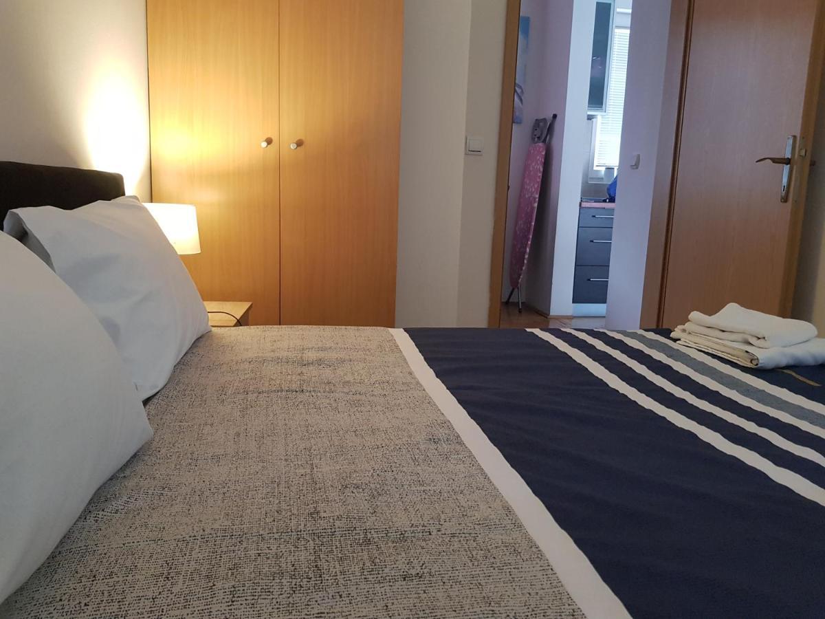 Rajiceva 5- Apartman Sa Prostranom Terasom I Garaznim Mestom Kragujevac Exteriör bild